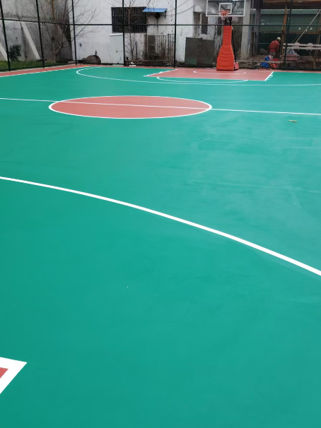 青羊 球场长期使用易出现地面开裂